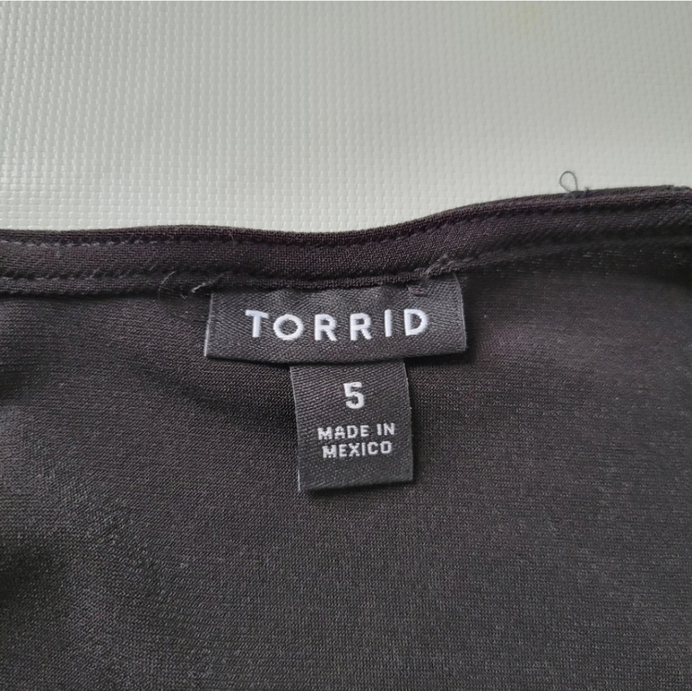 TORRID Like New Sleeveless Top Lace Detailing Sz 5/5X - Picture 3 of 12